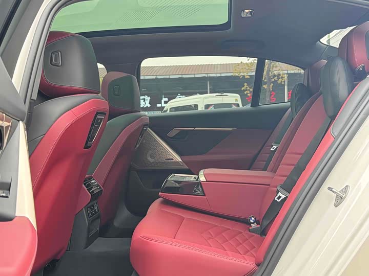 Фото 14 - BMW 5 Series