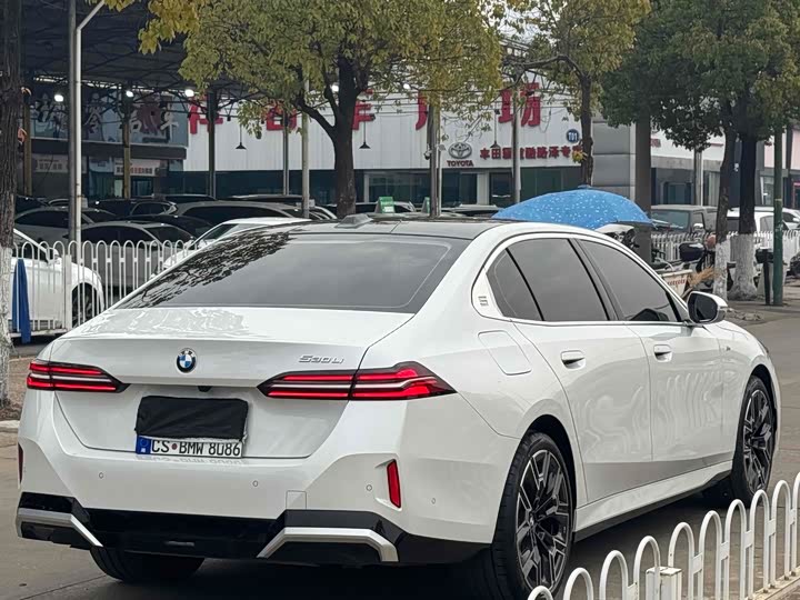 Фото 17 - BMW 5 Series