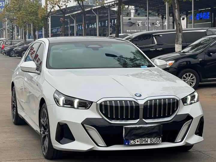 Фото 2 - BMW 5 Series