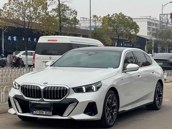 Фото 3 - BMW 5 Series