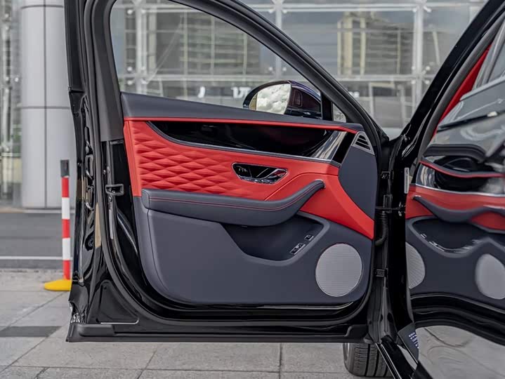 Фото 18 - Bentley Flying Spur