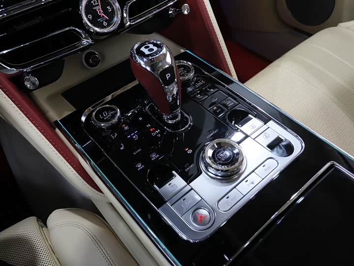 Фото 10 - Bentley Flying Spur