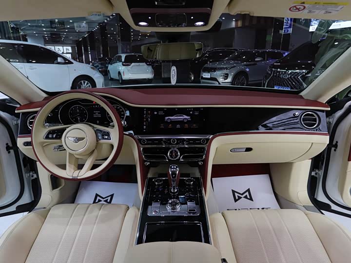 Фото 11 - Bentley Flying Spur