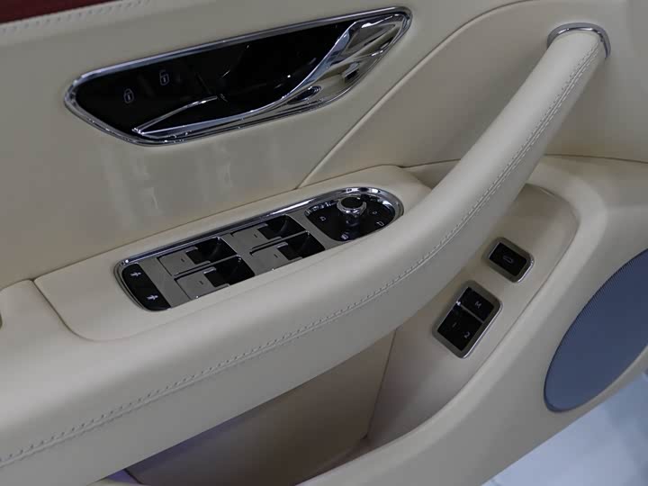 Фото 12 - Bentley Flying Spur