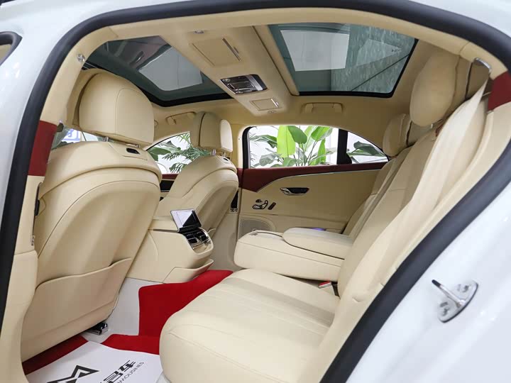 Фото 14 - Bentley Flying Spur