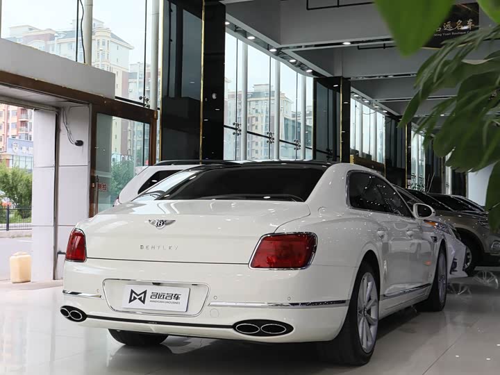 Фото 20 - Bentley Flying Spur