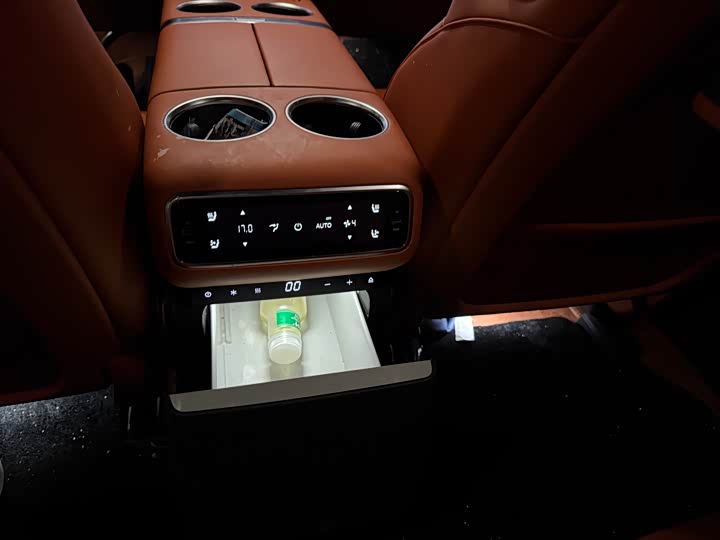 Фото 7 - LiXiang L8