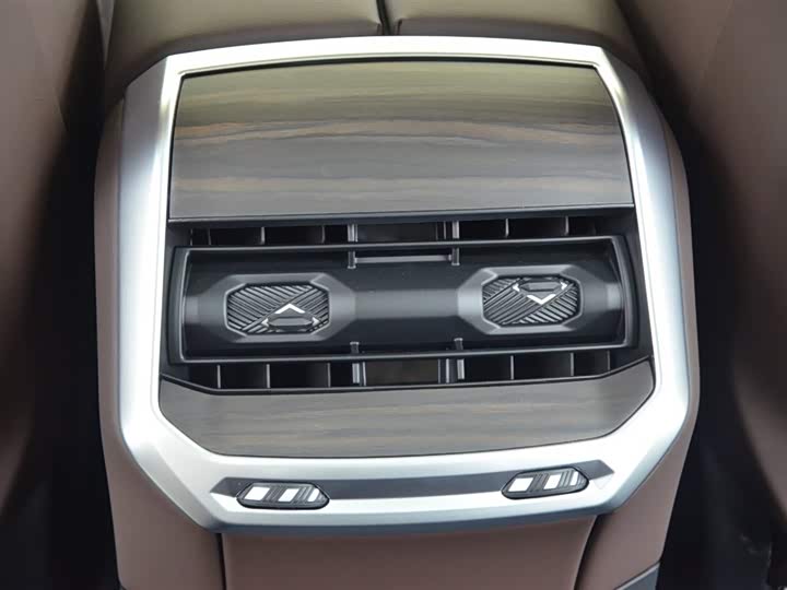 Фото 13 - BMW 7 Series