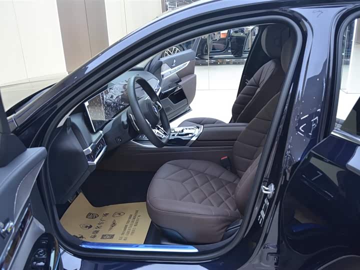 Фото 4 - BMW 7 Series