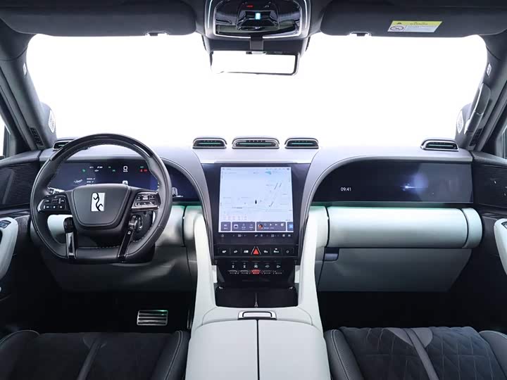 Фото 13 - BYD Yangwang U8