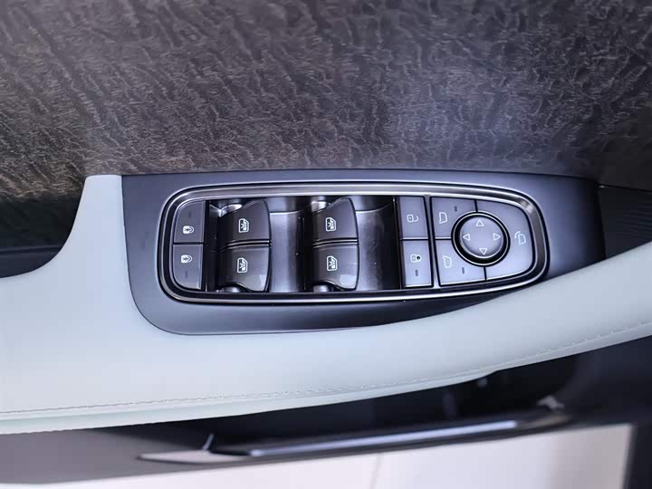 Фото 18 - BYD Yangwang U8