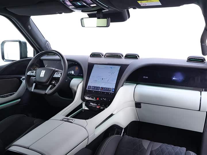 Фото 20 - BYD Yangwang U8