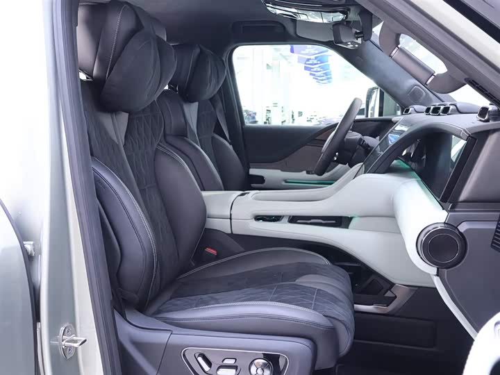 Фото 21 - BYD Yangwang U8