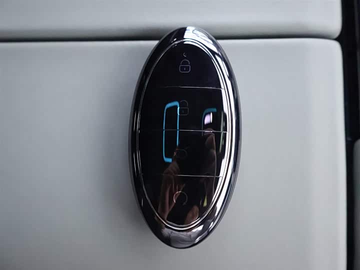 Фото 27 - BYD Yangwang U8