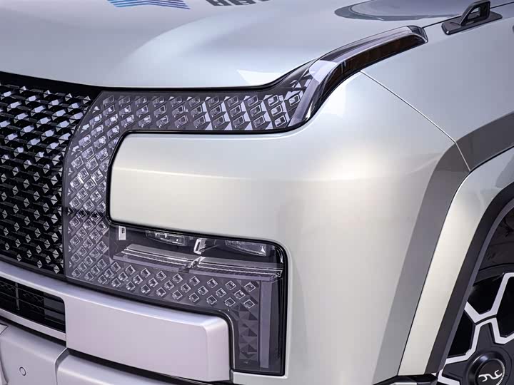 Фото 4 - BYD Yangwang U8