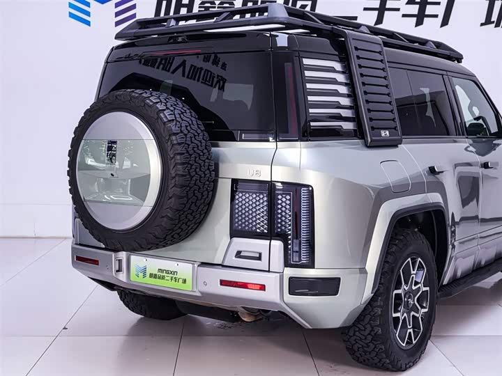 Фото 8 - BYD Yangwang U8