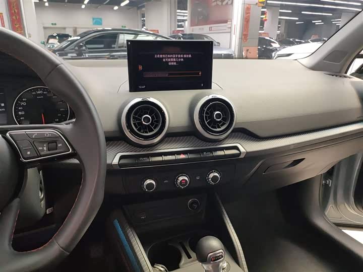 Фото 10 - Audi Q2L