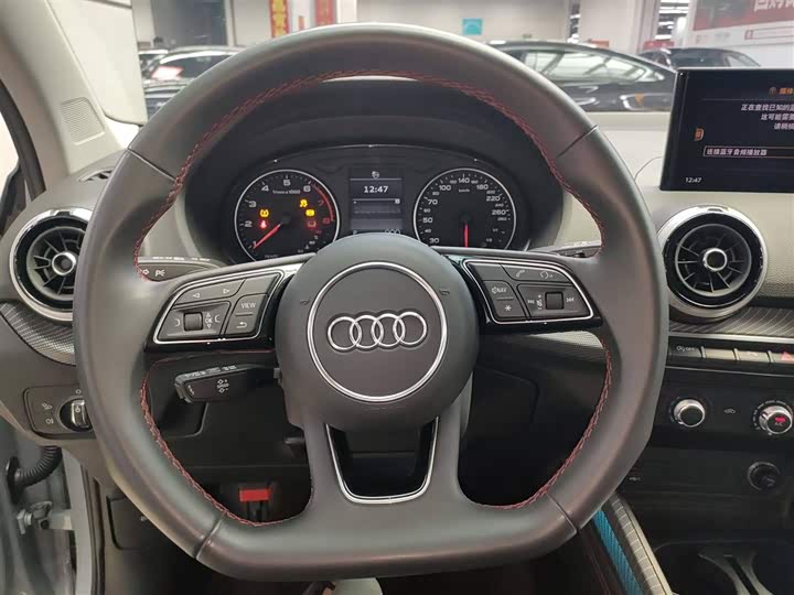 Фото 11 - Audi Q2L