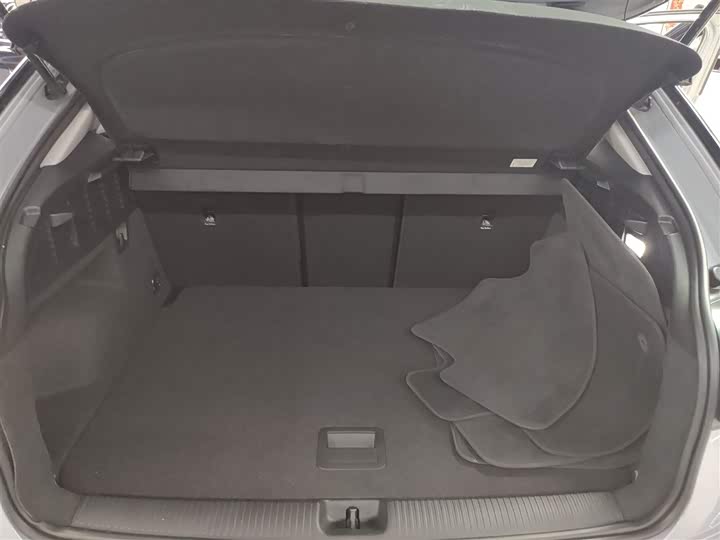 Фото 19 - Audi Q2L