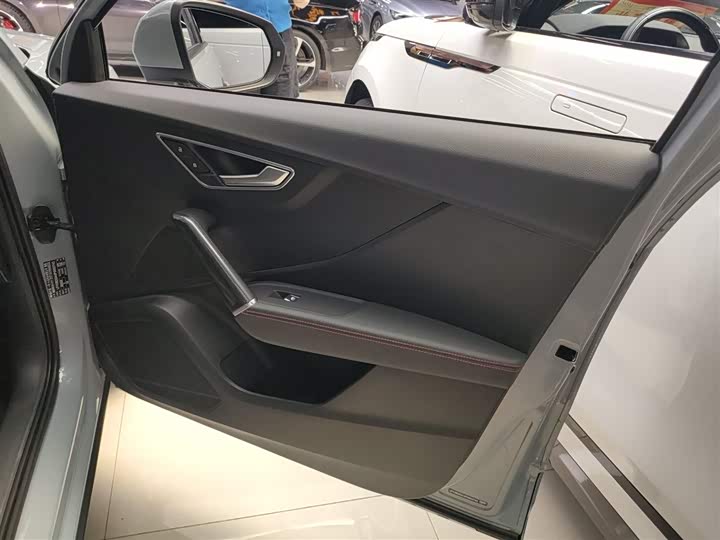 Фото 26 - Audi Q2L