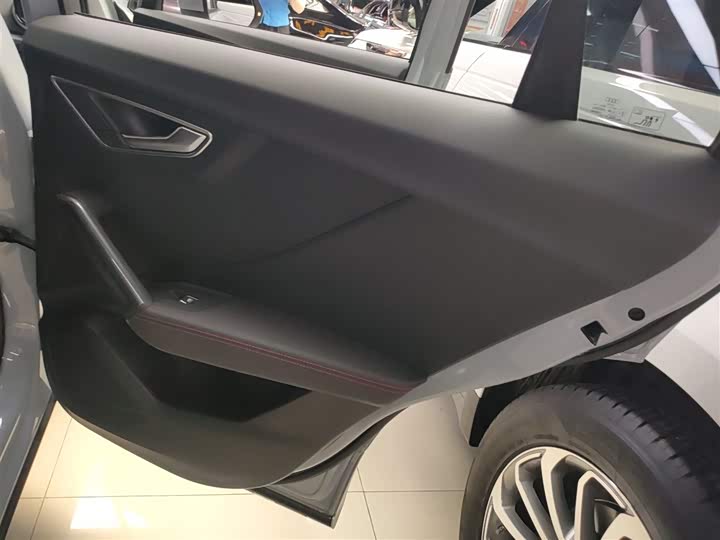 Фото 27 - Audi Q2L