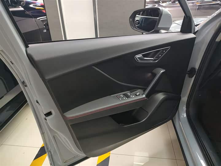 Фото 28 - Audi Q2L