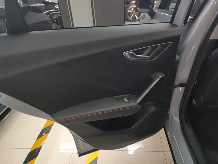 Фото 29 - Audi Q2L