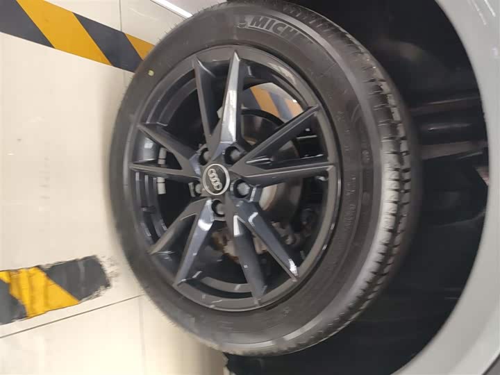 Фото 30 - Audi Q2L