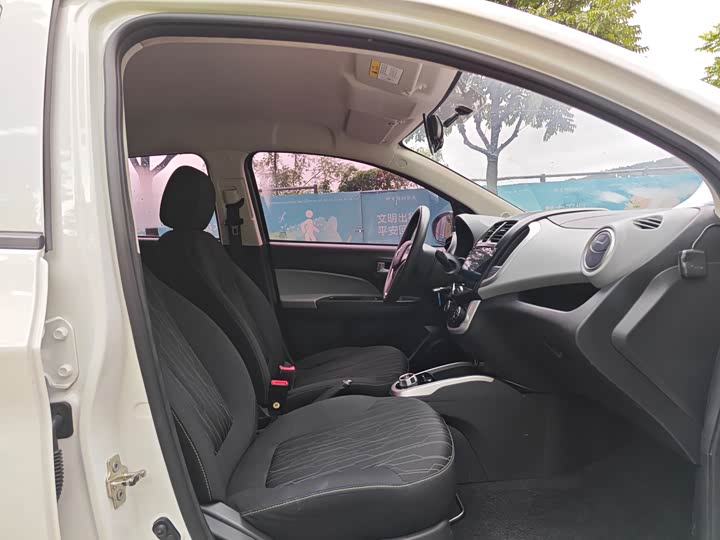 Фото 9 - Changan BenBen E-Star