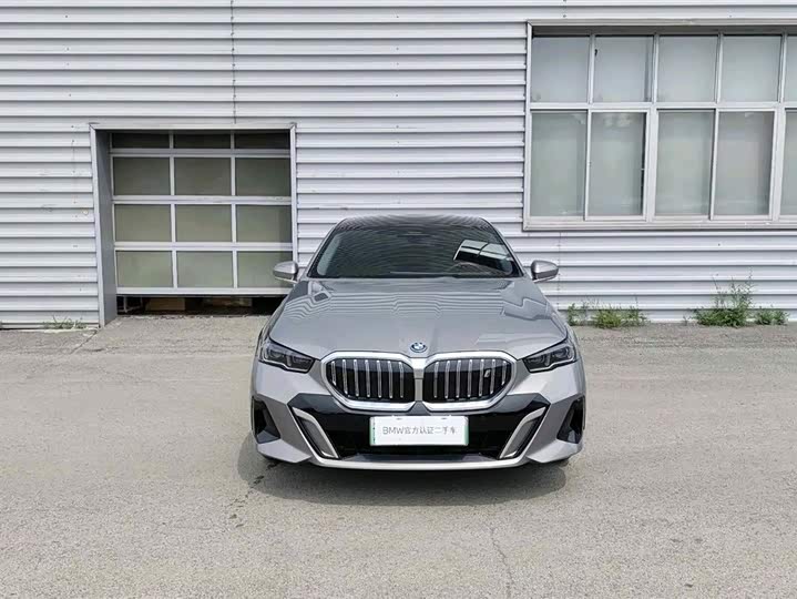 Фото 3 - BMW i5