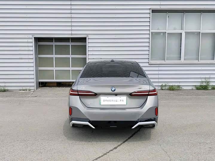 Фото 4 - BMW i5