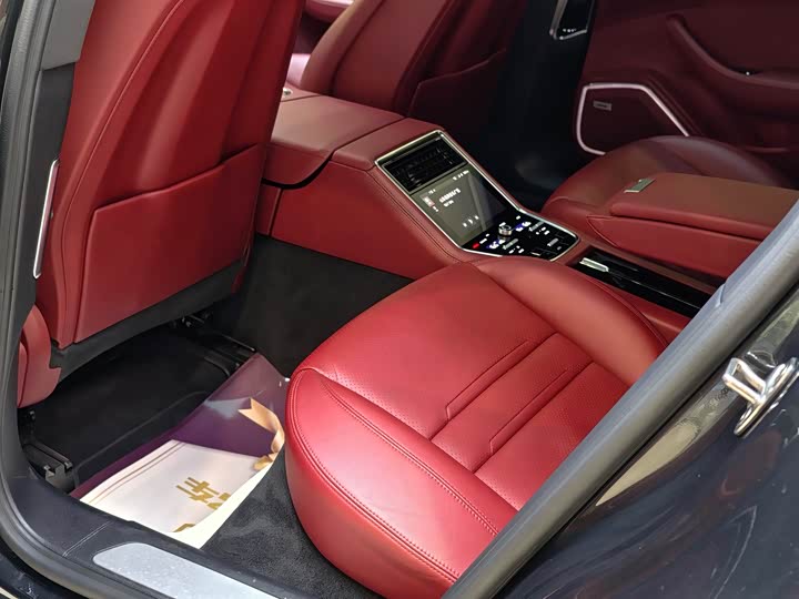 Фото 10 - Porsche Panamera