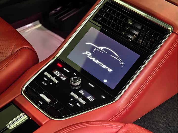 Фото 14 - Porsche Panamera