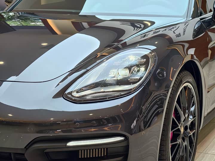 Фото 25 - Porsche Panamera