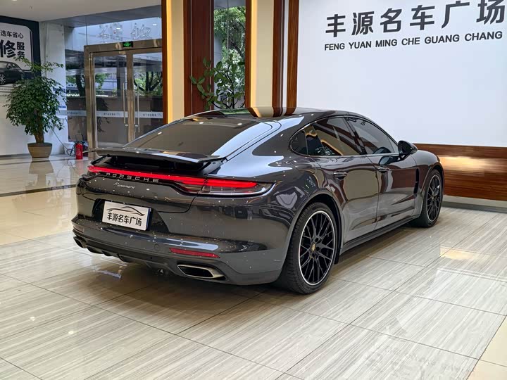 Фото 28 - Porsche Panamera
