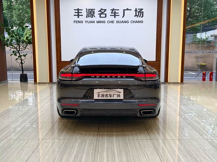 Фото 29 - Porsche Panamera