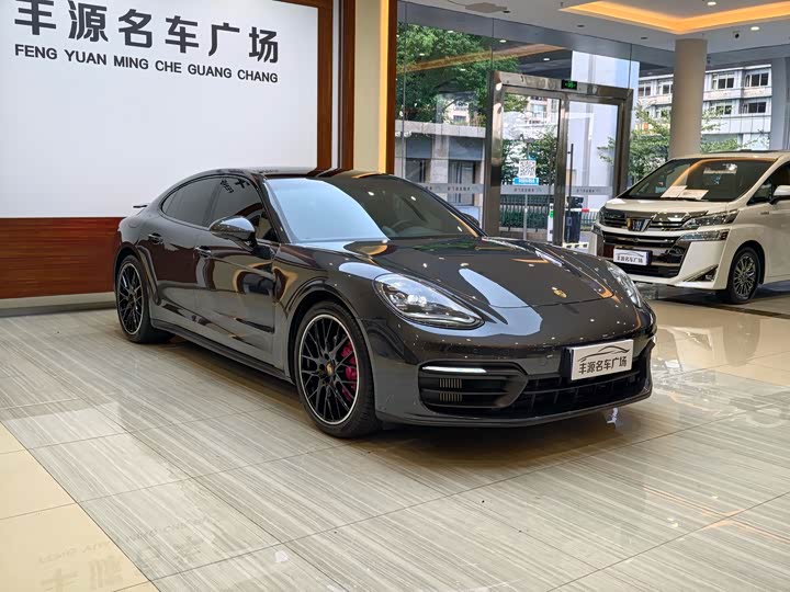 Фото 3 - Porsche Panamera