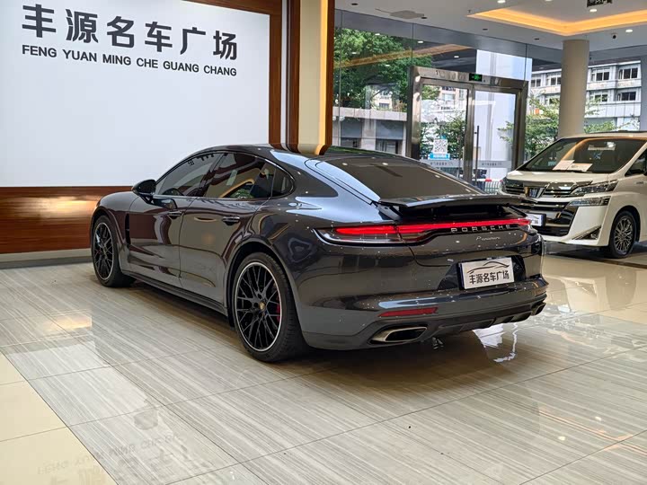 Фото 30 - Porsche Panamera