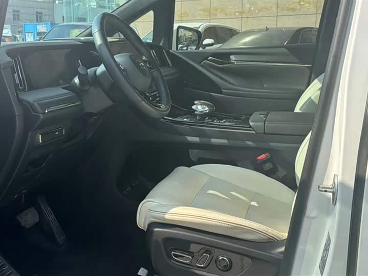 Фото 11 - GAC Trumpchi M8