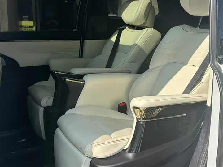 Фото 12 - GAC Trumpchi M8