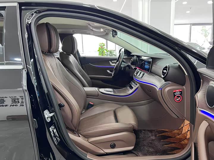 Фото 11 - Mercedes-Benz E-Class