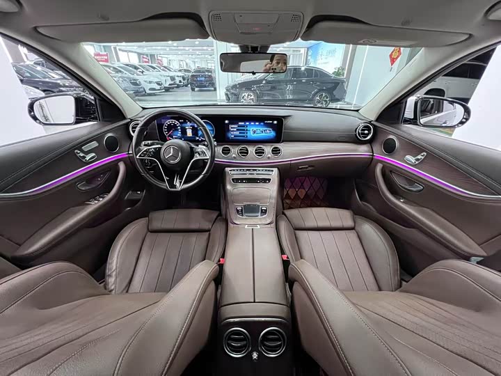 Фото 13 - Mercedes-Benz E-Class