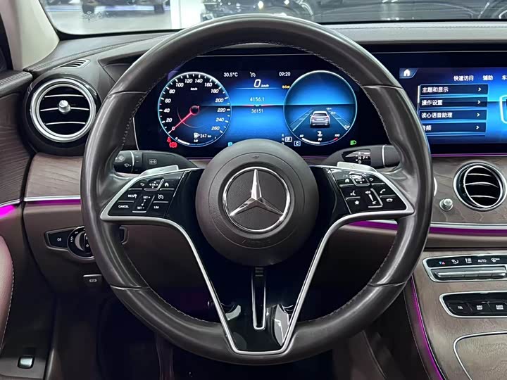 Фото 15 - Mercedes-Benz E-Class