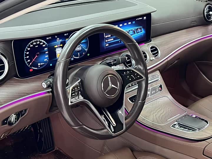 Фото 17 - Mercedes-Benz E-Class