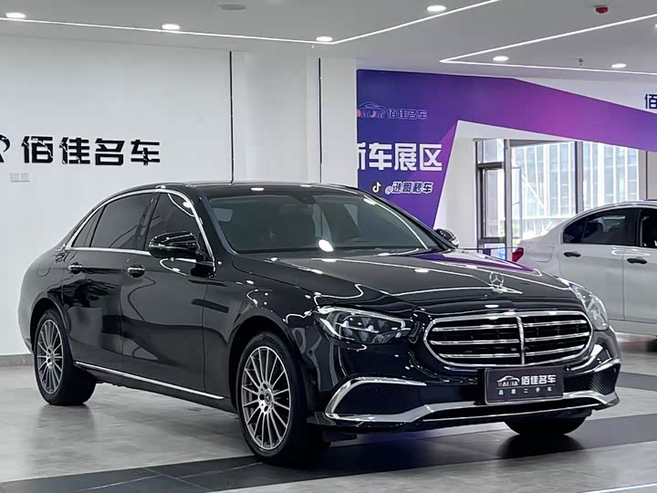 Фото 3 - Mercedes-Benz E-Class