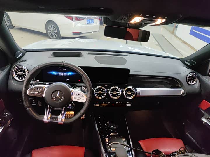 Фото 7 - Mercedes-Benz GLB-Class AMG