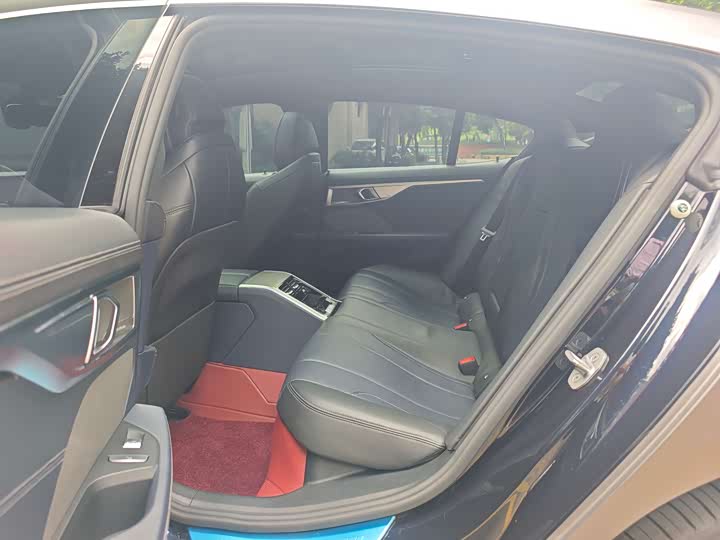 Фото 10 - BMW 8 Series