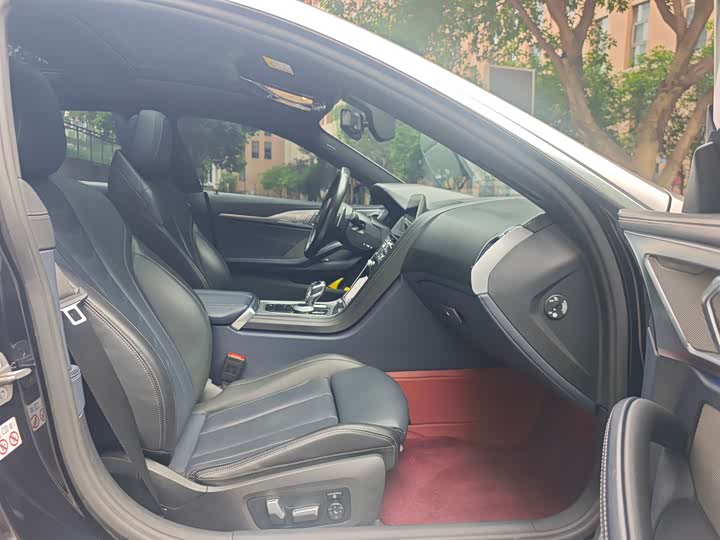 Фото 11 - BMW 8 Series