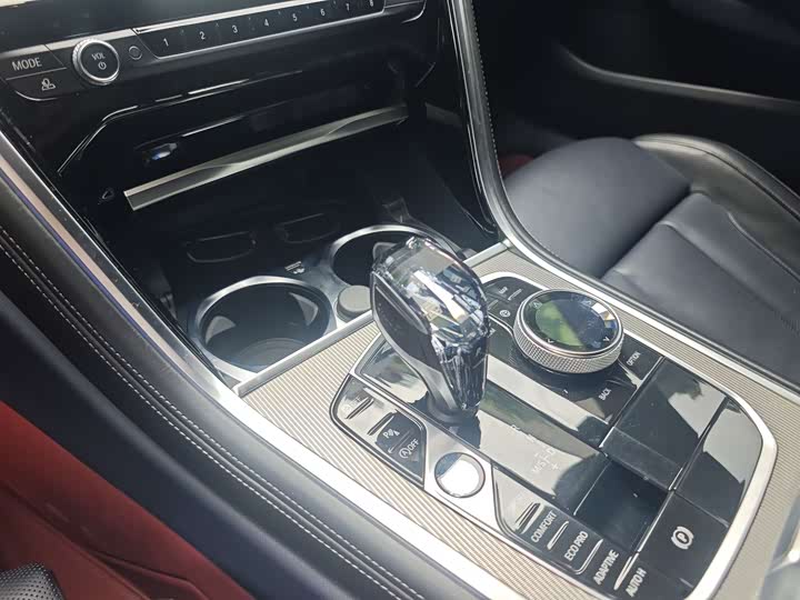 Фото 15 - BMW 8 Series