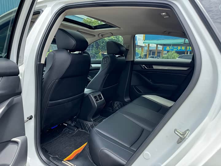 Фото 11 - Honda Accord